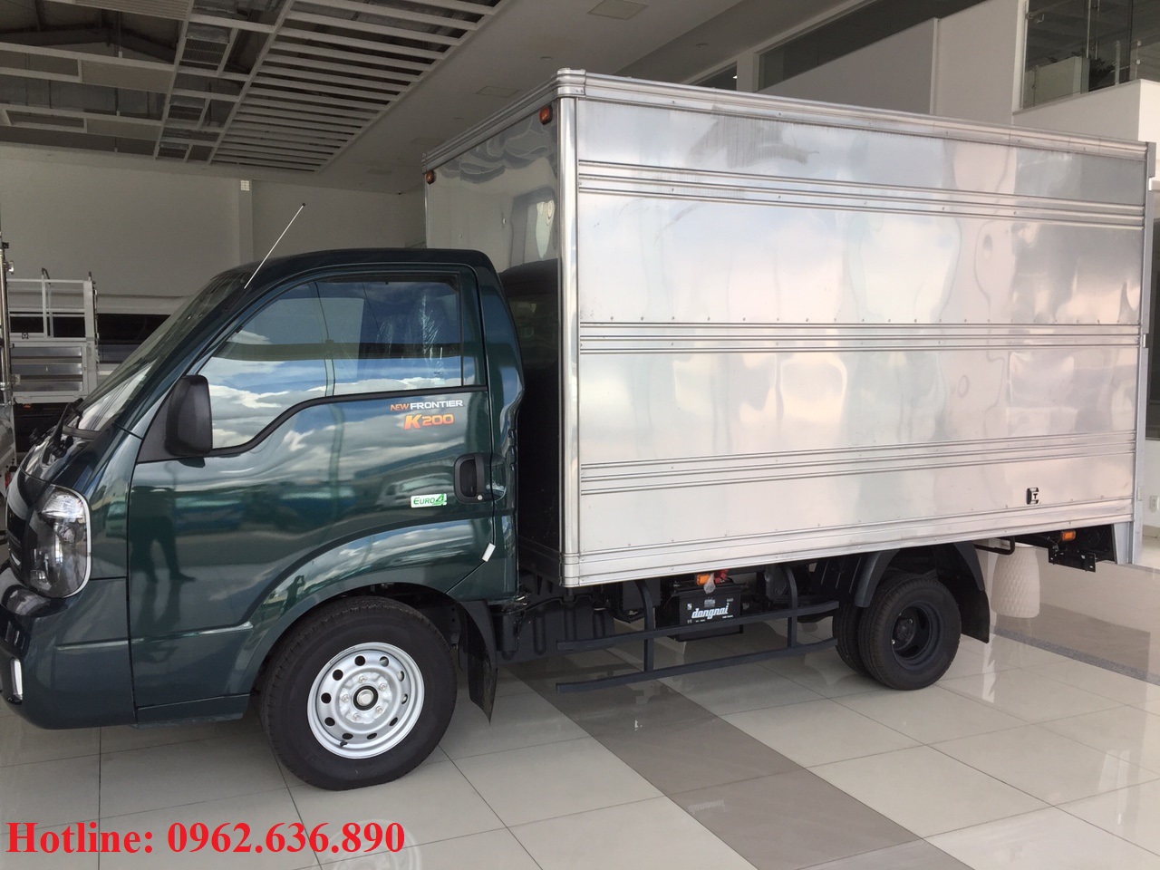 xe-tải-kia-k200-thùng-kín-màu-xanh-rêu