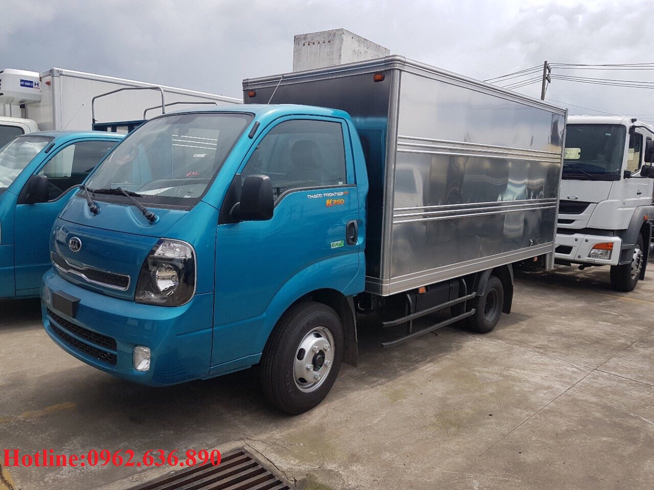 giá-xe-tải-kia-k250-tải-trọng-2,4-tấn-thùng-kín-màu-xanh